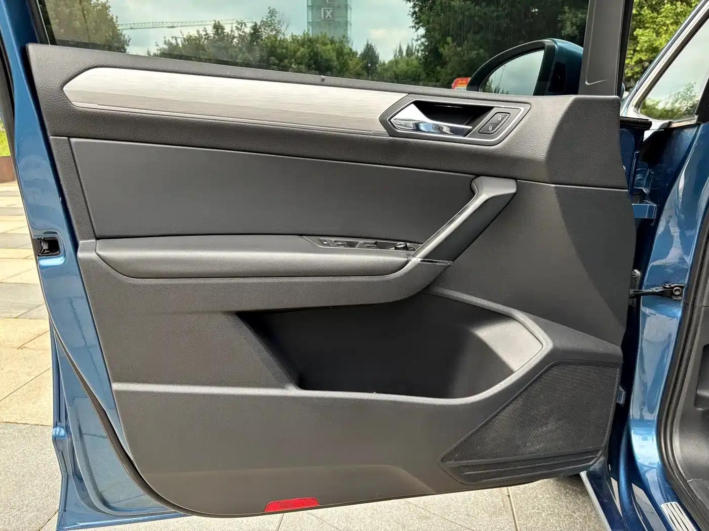 2016 Touran L 280TSI DSG Luxury Edition — миниатюра 8