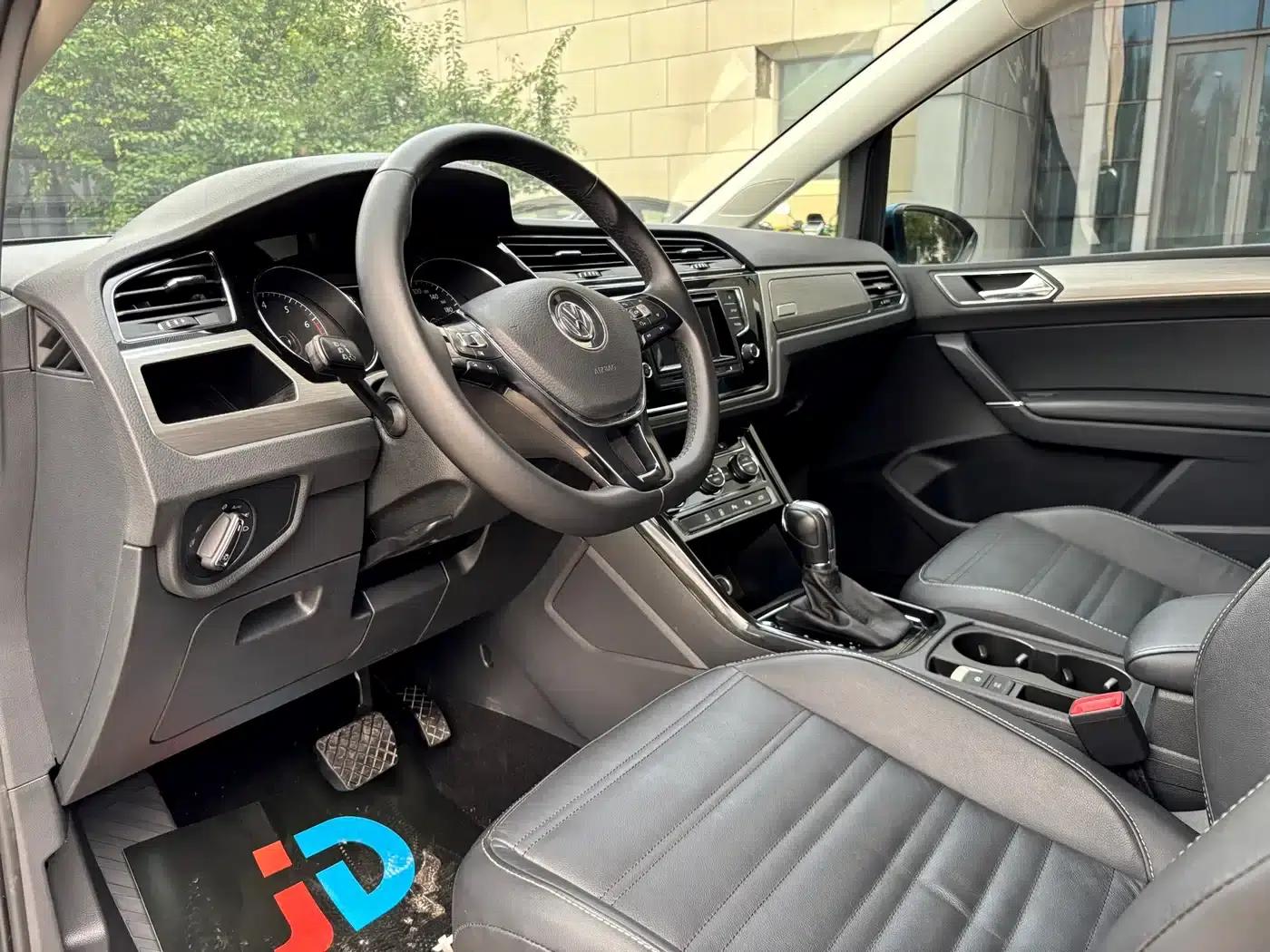 2016 Touran L 280TSI DSG Luxury Edition — миниатюра 9