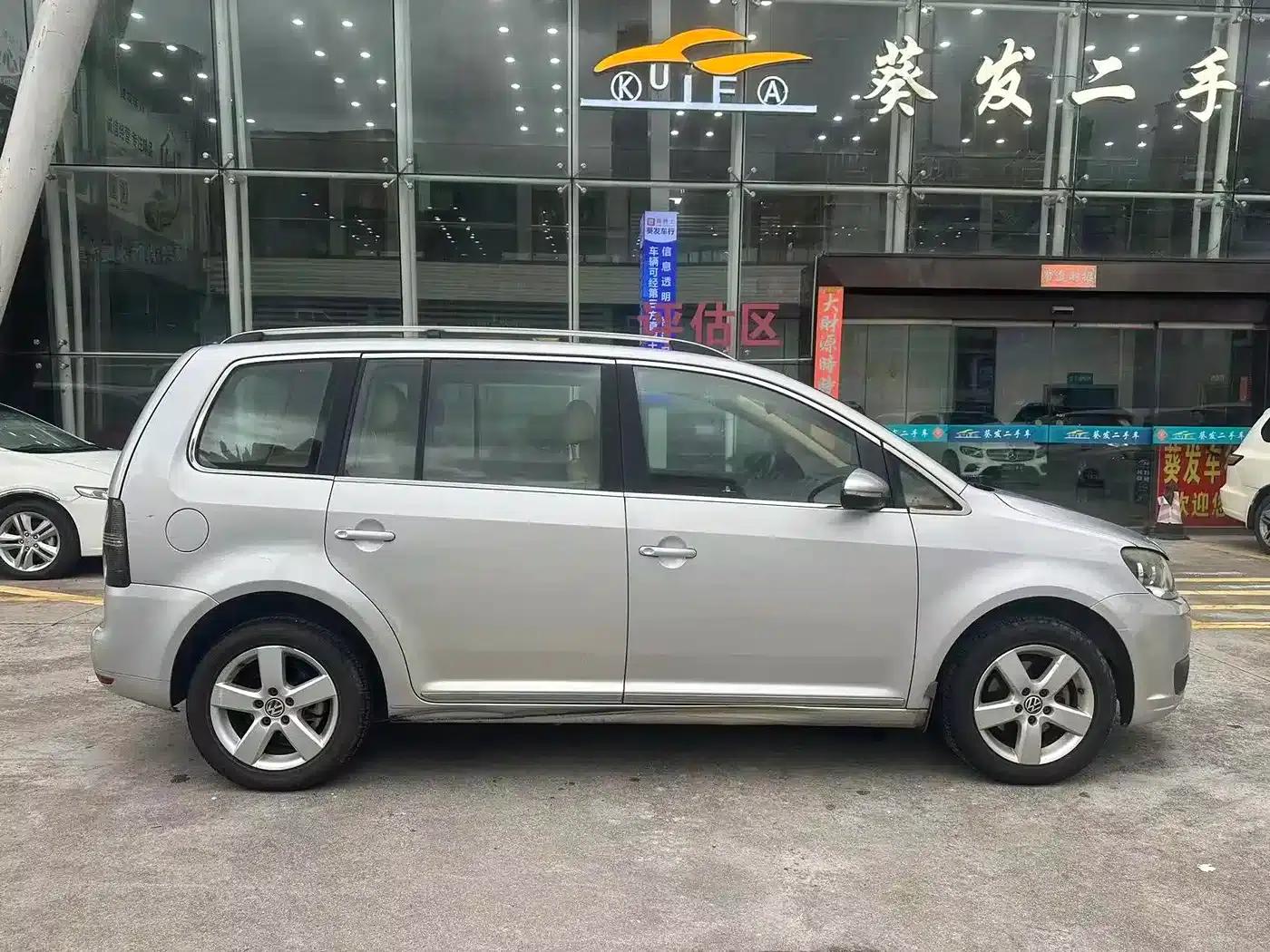 2013 Volkswagen Touran 1.4T Manual Comfort Edition 5-seater — миниатюра 3