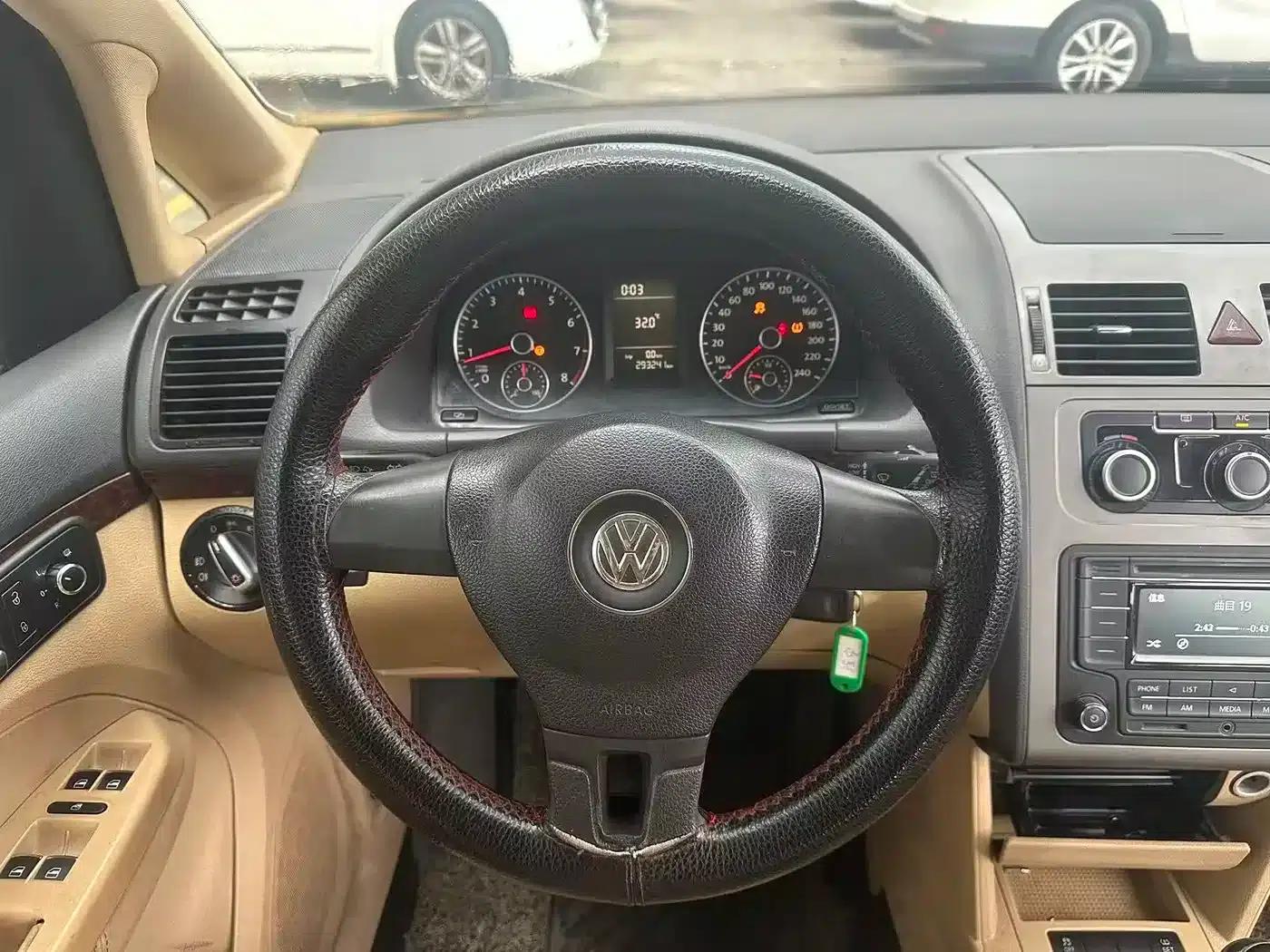 2013 Volkswagen Touran 1.4T Manual Comfort Edition 5-seater — миниатюра 5