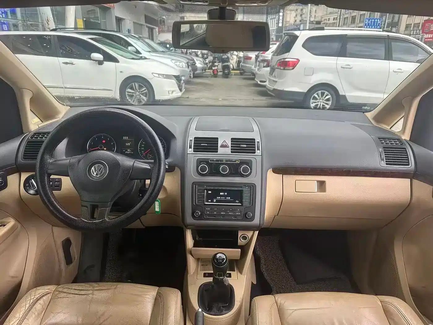 2013 Volkswagen Touran 1.4T Manual Comfort Edition 5-seater — миниатюра 6