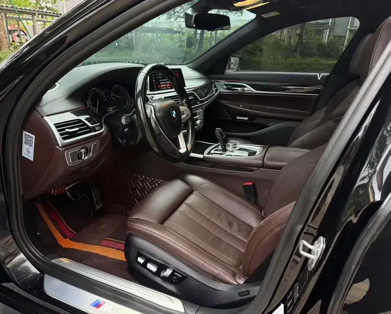 2018 BMW 7 Series 730Li Leading Edition M Sport Package — миниатюра 9