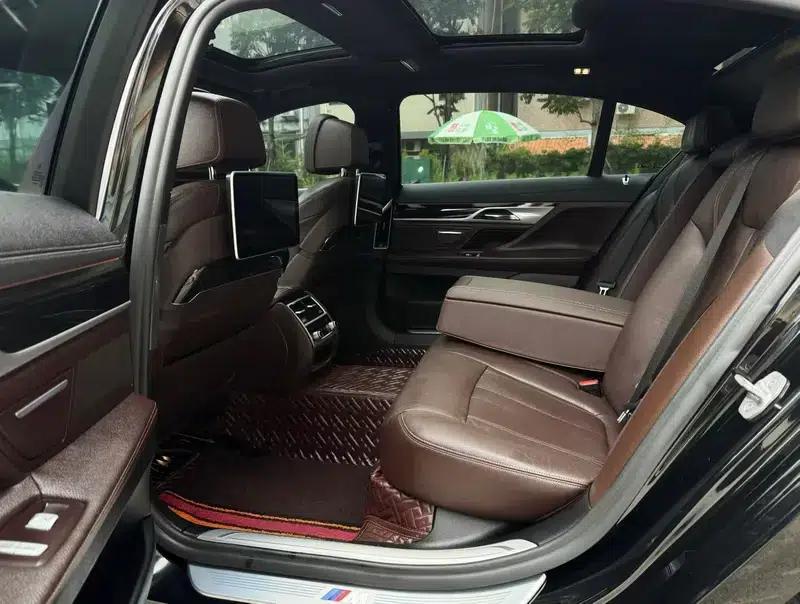 2018 BMW 7 Series 730Li Leading Edition M Sport Package — миниатюра 10