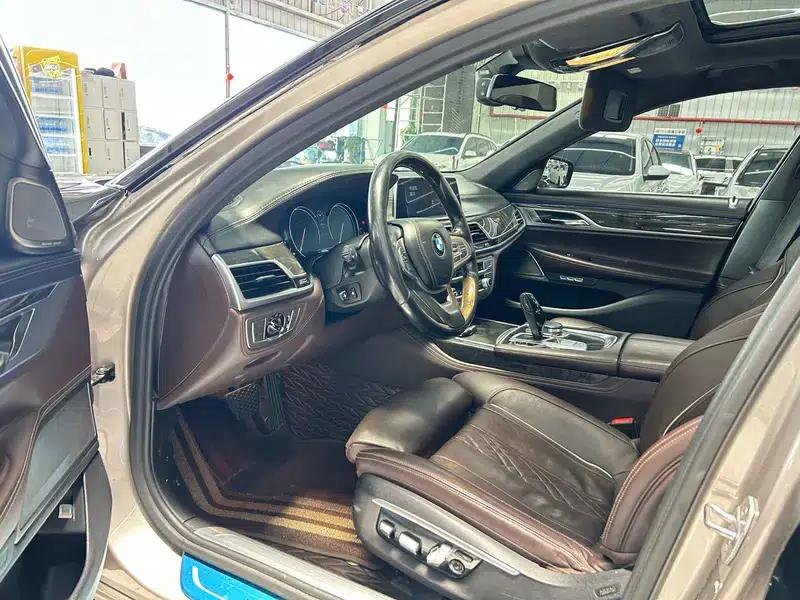 2017 BMW 7 Series 730Li Luxury — миниатюра 12