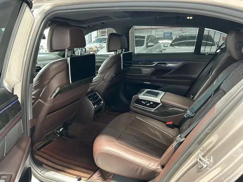 2017 BMW 7 Series 730Li Luxury — миниатюра 13