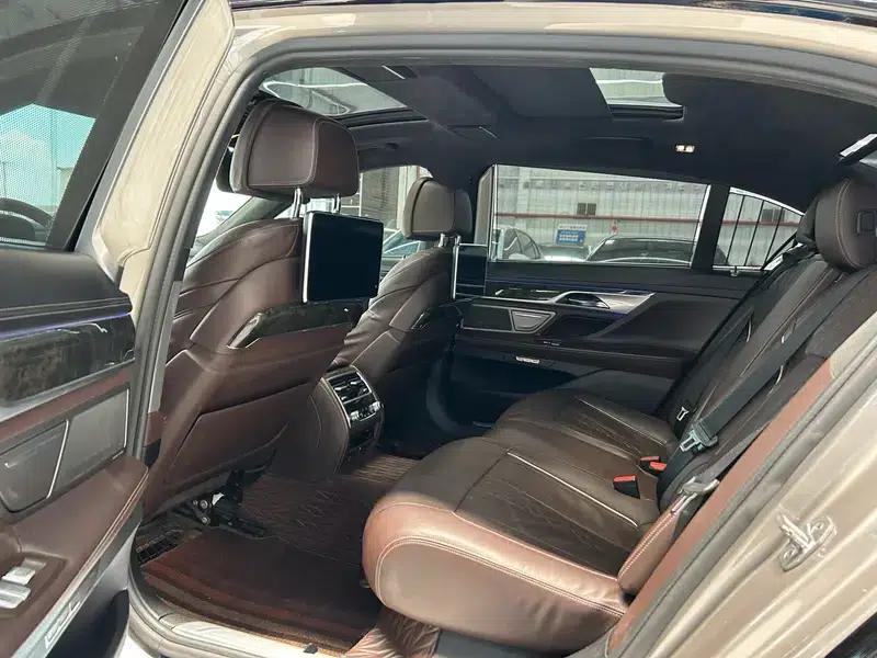 2017 BMW 7 Series 730Li Luxury — миниатюра 14