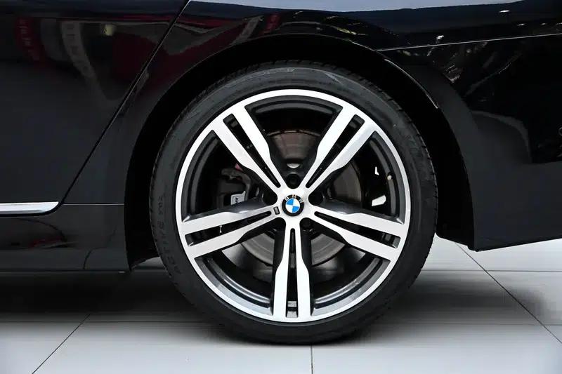 2018 BMW 7 Series 740Li xDrive Luxury M Sport Package — миниатюра 9