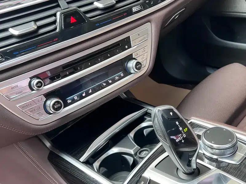 2018 BMW 7 Series 730Li Luxury M Sport Package — миниатюра 9