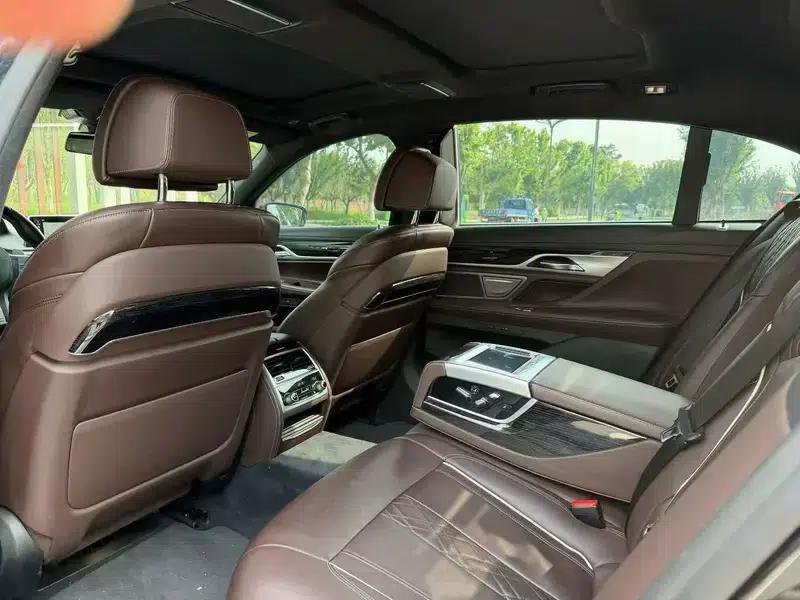 2019 BMW 7 Series 730Li M Sport Package — миниатюра 9