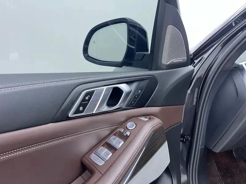 BMW X5 2022 xDrive 40Li M Sport Package — миниатюра 24