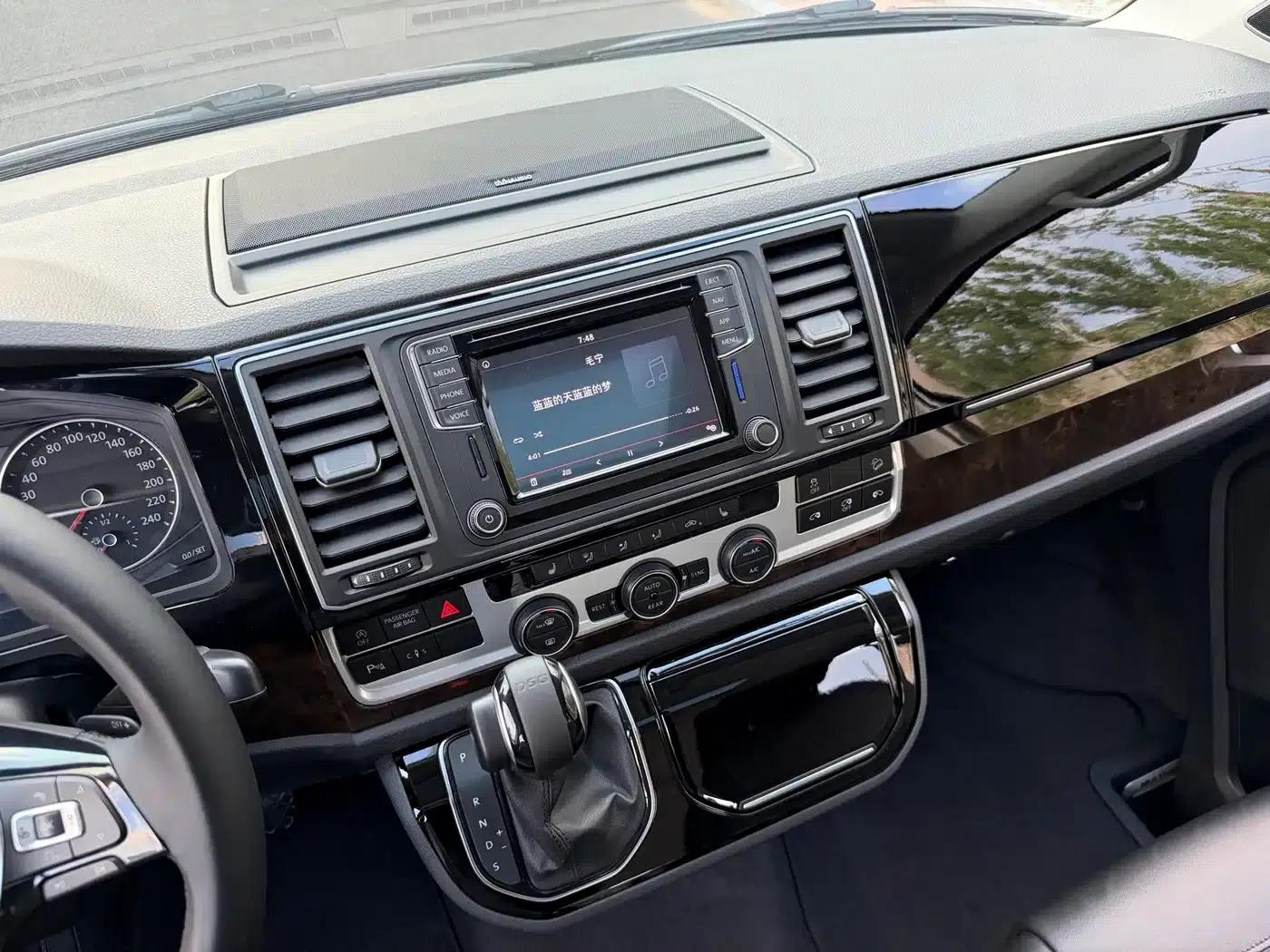 Multivan 2019 2.0TSI 4WD Premium Edition 7-Seater — миниатюра 11