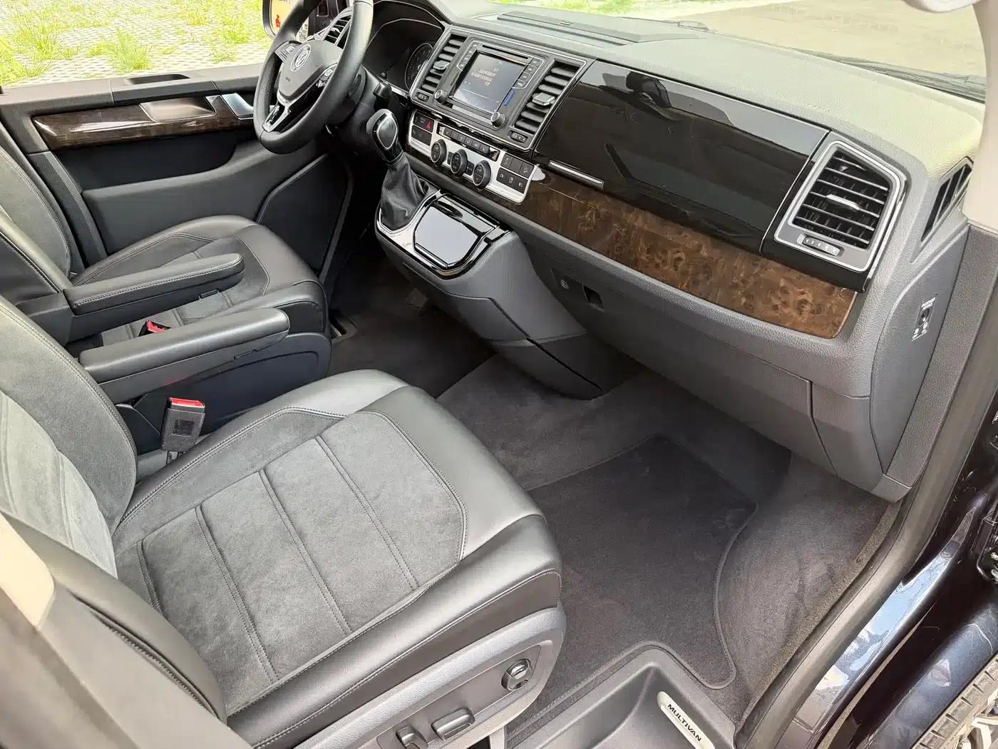 Multivan 2019 2.0TSI 4WD Premium Edition 7-Seater — миниатюра 13