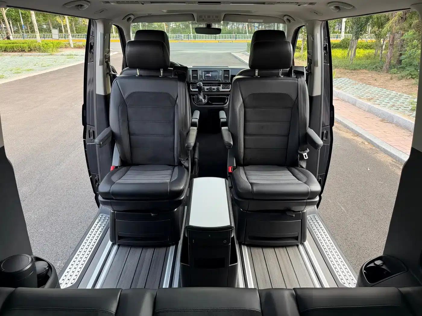 Multivan 2019 2.0TSI 4WD Premium Edition 7-Seater — миниатюра 15