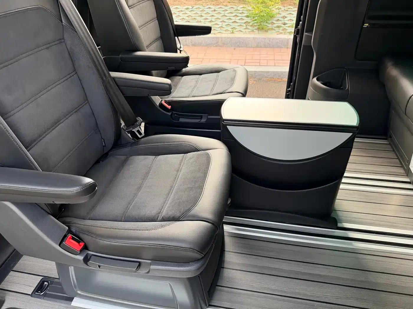 Multivan 2019 2.0TSI 4WD Premium Edition 7-Seater — миниатюра 16