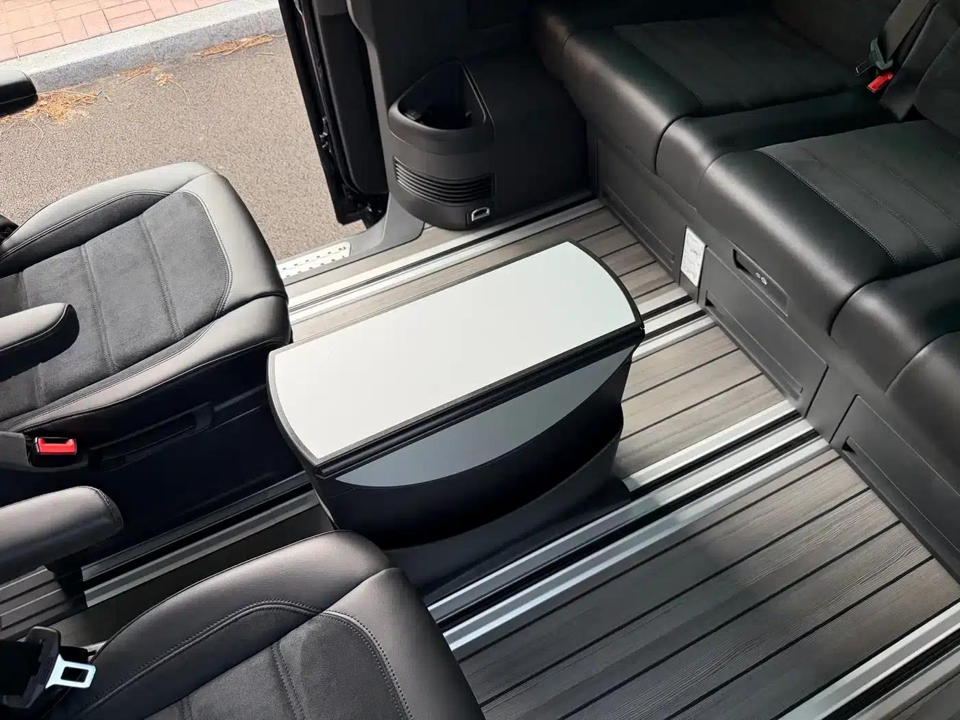 Multivan 2019 2.0TSI 4WD Premium Edition 7-Seater — миниатюра 17