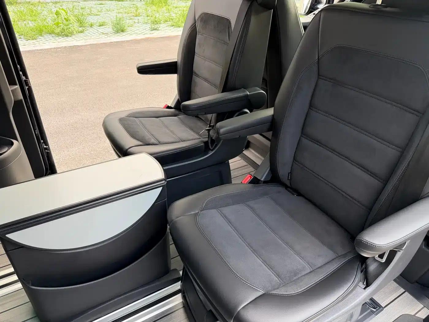 Multivan 2019 2.0TSI 4WD Premium Edition 7-Seater — миниатюра 20