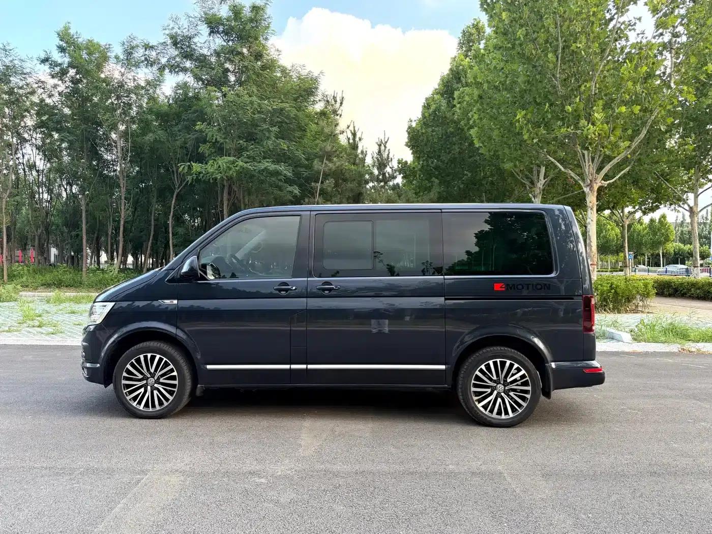 Multivan 2019 2.0TSI 4WD Premium Edition 7-Seater — миниатюра 3