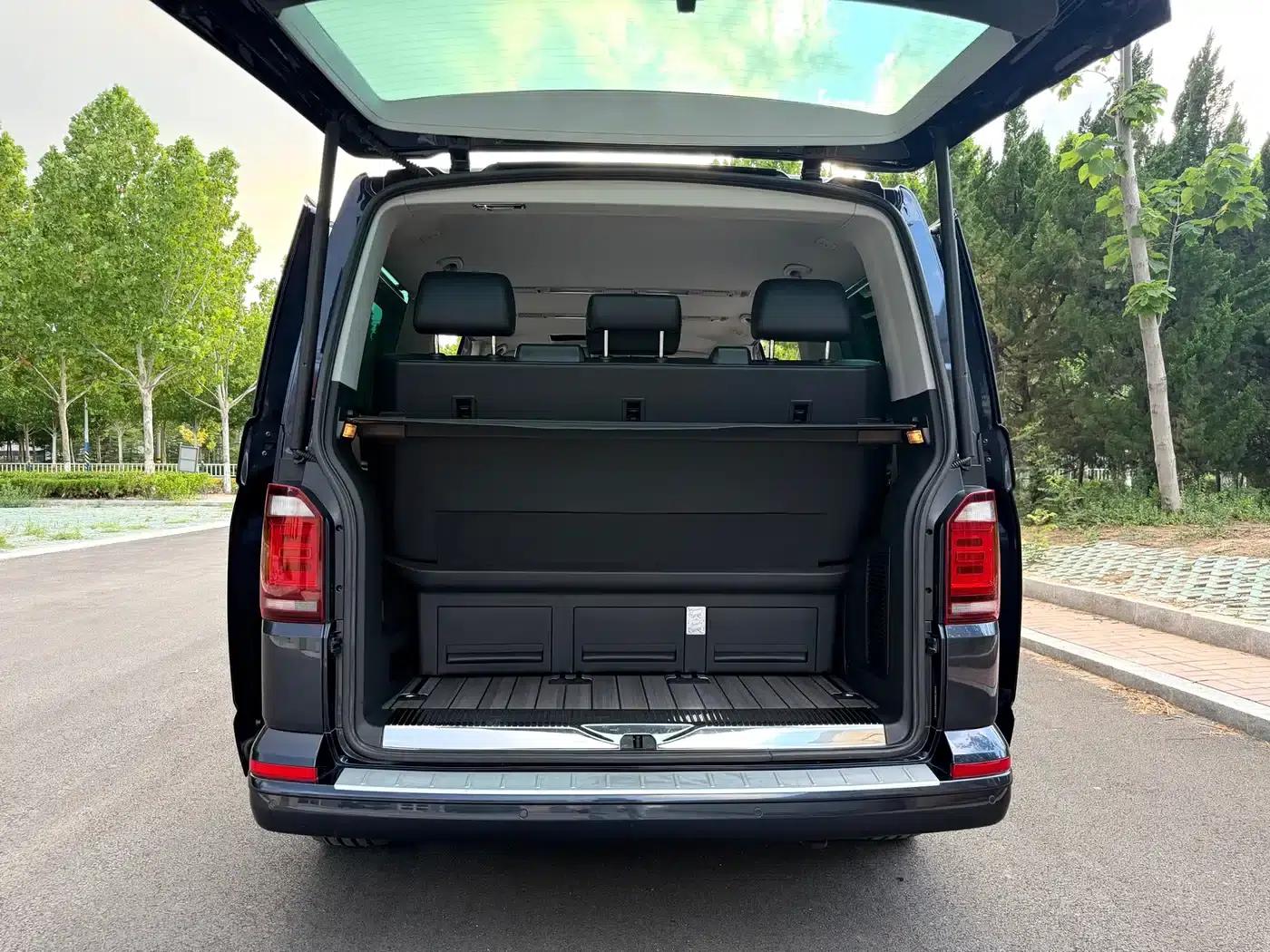 Multivan 2019 2.0TSI 4WD Premium Edition 7-Seater — миниатюра 24