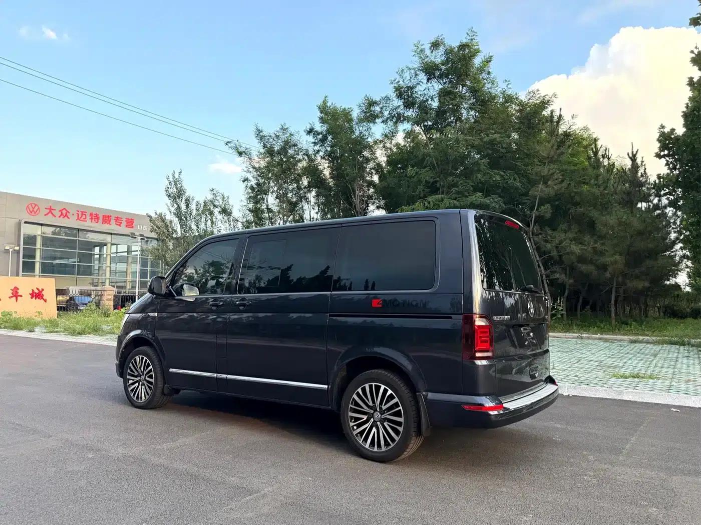 Multivan 2019 2.0TSI 4WD Premium Edition 7-Seater — миниатюра 4