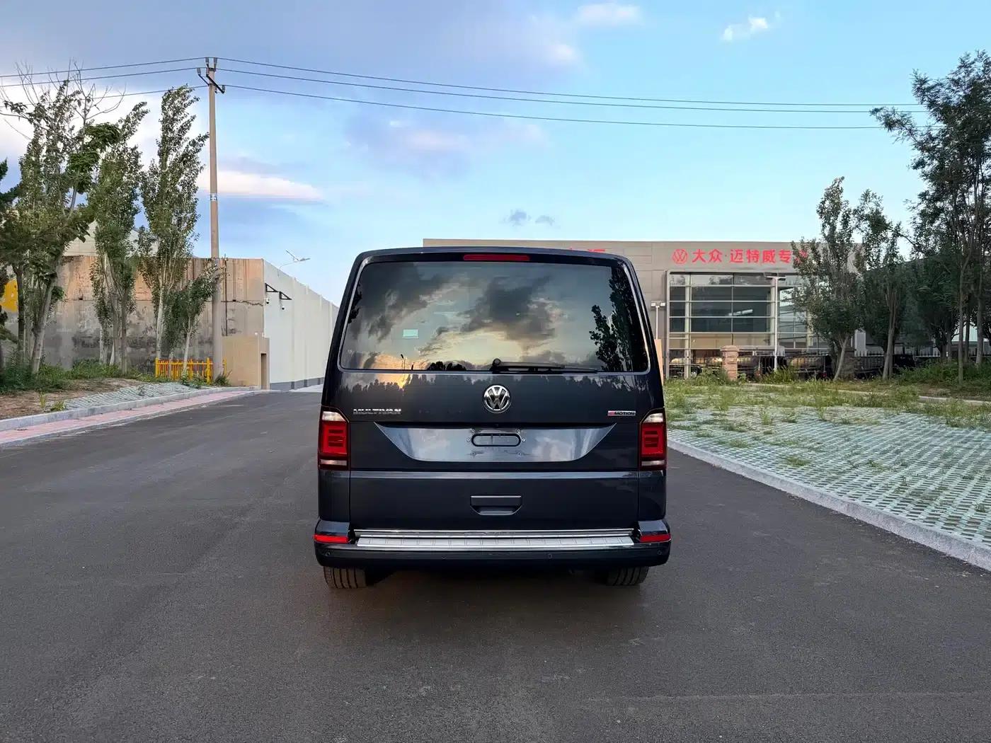 Multivan 2019 2.0TSI 4WD Premium Edition 7-Seater — миниатюра 6