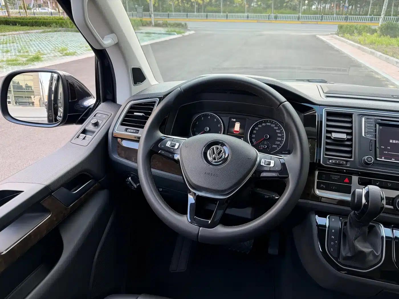 Multivan 2019 2.0TSI 4WD Premium Edition 7-Seater — миниатюра 10
