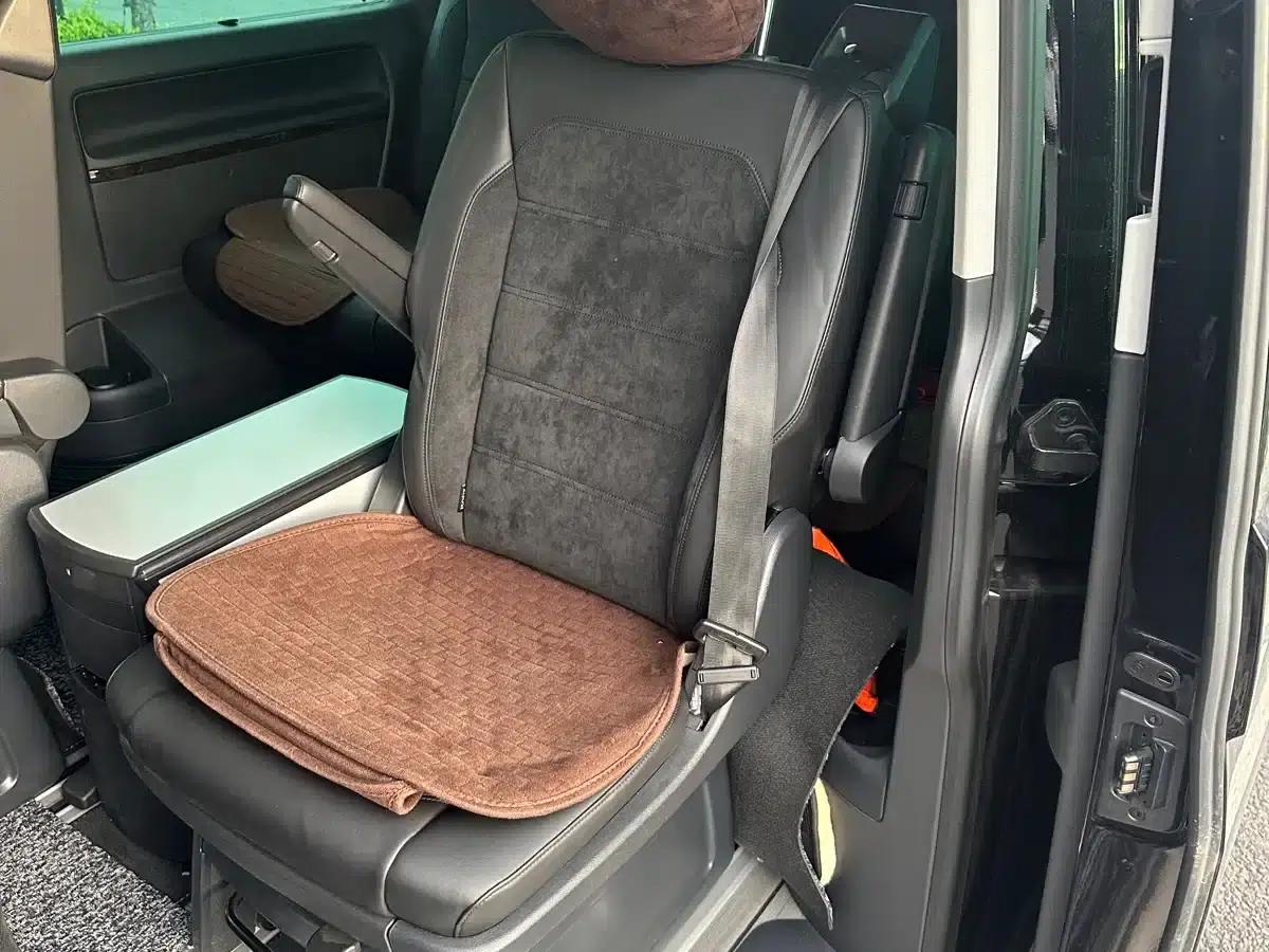 Multivan 2019 2.0TSI 4WD Premium Edition 7-Seater — миниатюра 5