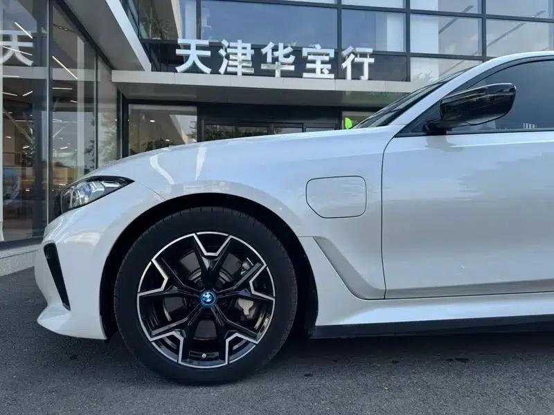 BMW i3 2023 Facelift eDrive40L Shadow Edition — миниатюра 5