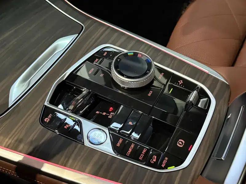 BMW X7 2026 xDrive40i Leading Luxury Package 7-seater — миниатюра 18