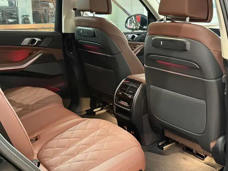 BMW X7 2026 xDrive40i Leading Luxury Package 7-seater — миниатюра 23