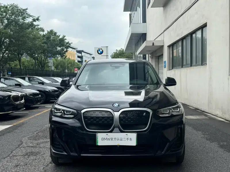 BMW iX3 2024 Leading Edition — миниатюра 2