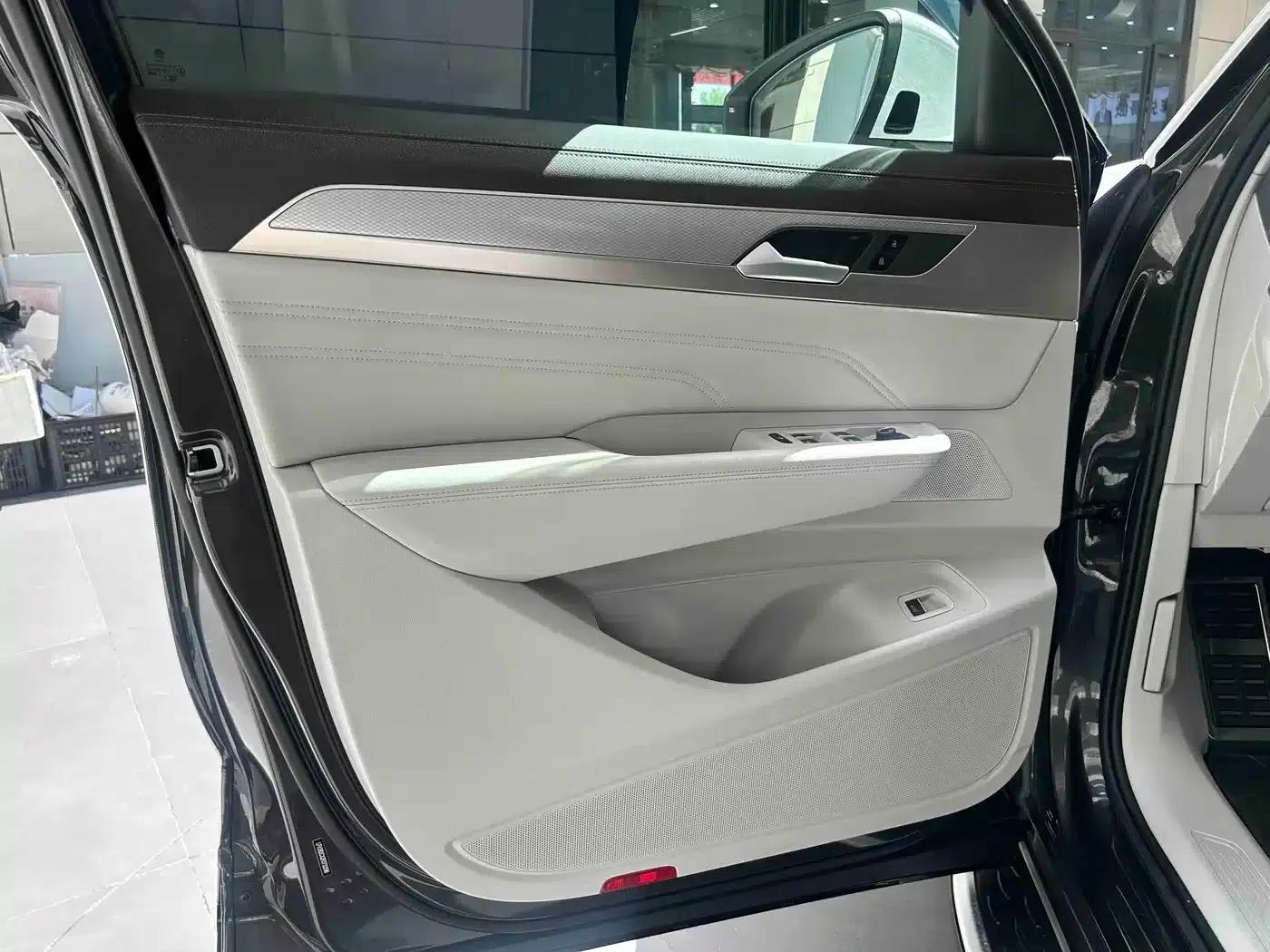 2025 Range Rover 380TSI AWD R-Line Touring Edition — миниатюра 12