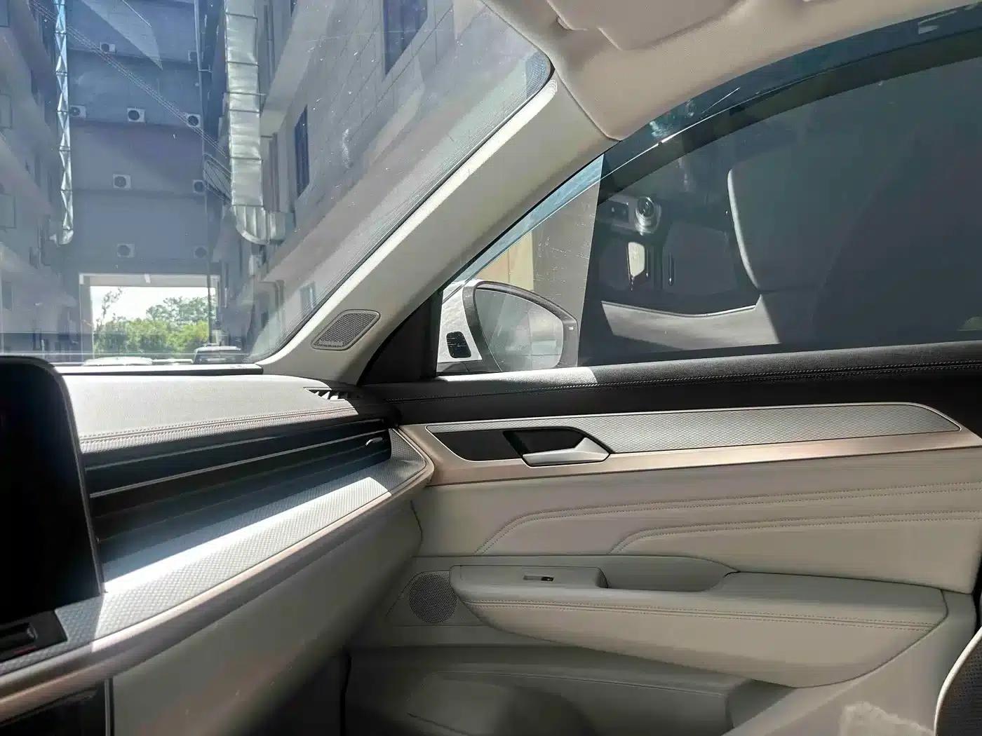 2025 Range Rover 380TSI AWD R-Line Touring Edition — миниатюра 4