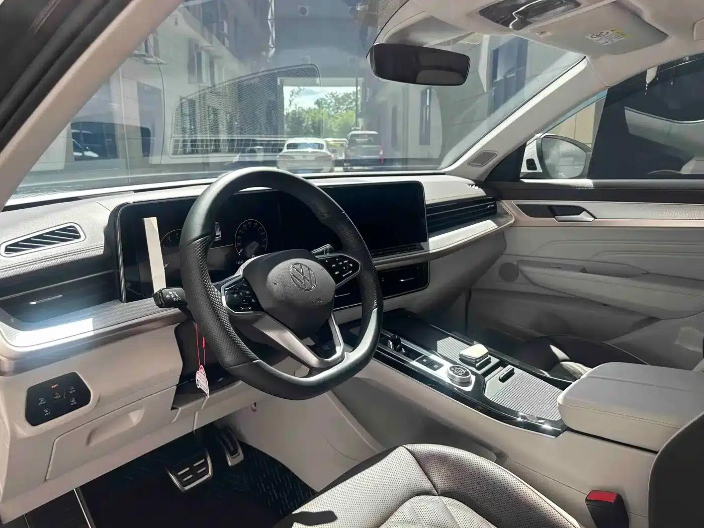 2025 Range Rover 380TSI AWD R-Line Touring Edition — миниатюра 7
