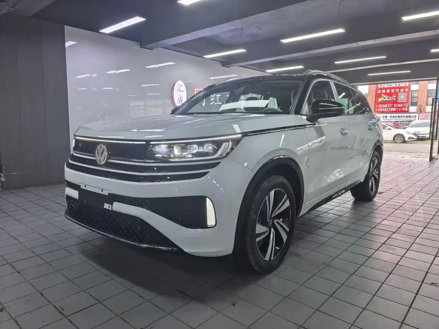 2024 Range Rover 380TSI AWD R-Line Cruiser — миниатюра 1