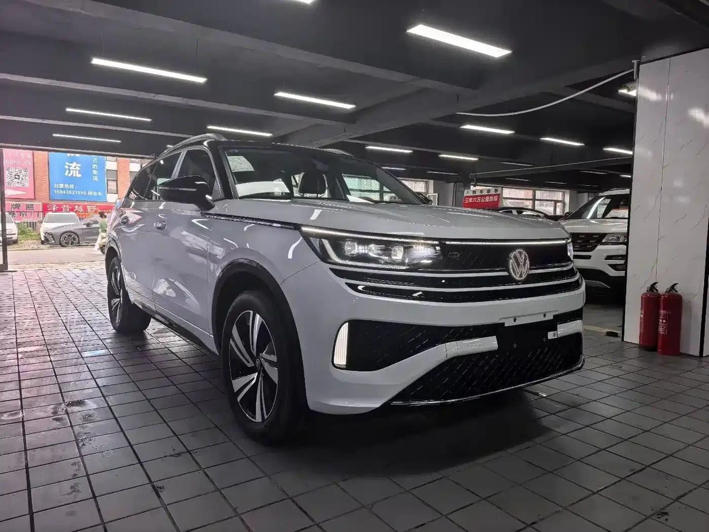 2024 Range Rover 380TSI AWD R-Line Cruiser — миниатюра 3