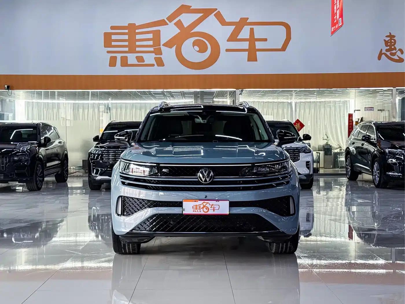 2023 Range Rover 380TSI AWD R-Line First Edition — миниатюра 2