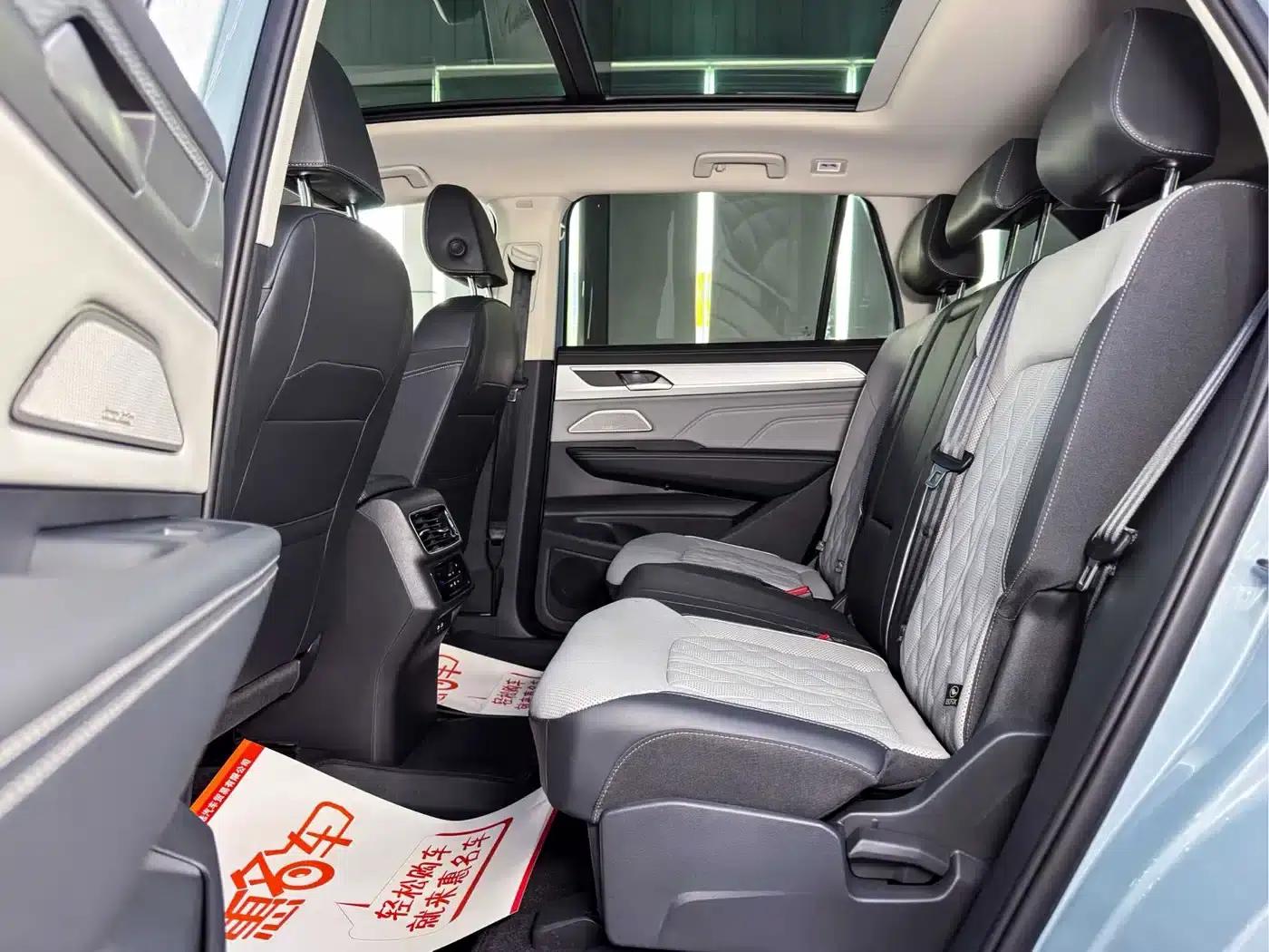 2023 Range Rover 380TSI AWD R-Line First Edition — миниатюра 8