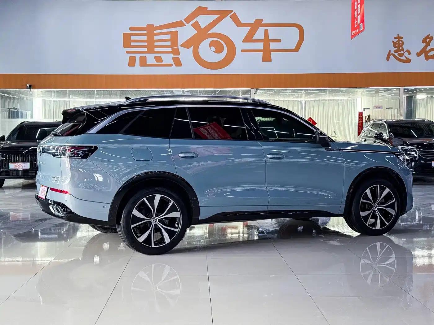2023 Range Rover 380TSI AWD R-Line First Edition — миниатюра 10