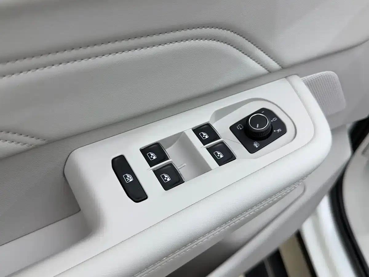 2023 Range Rover 380TSI AWD R-Line Touring Edition — миниатюра 17