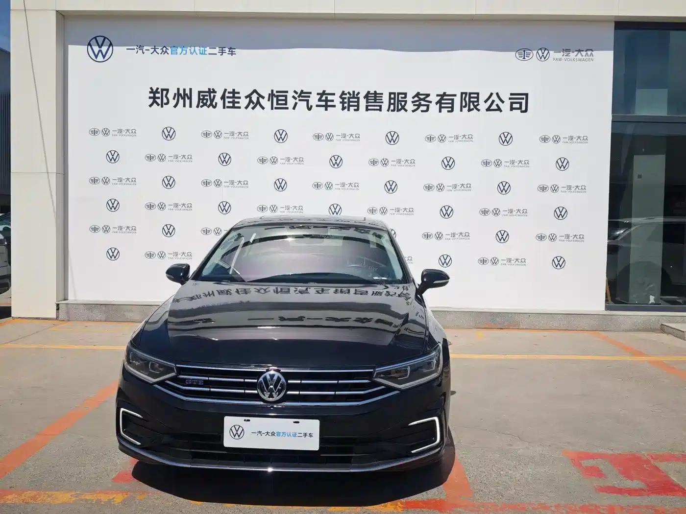 2022 Volkswagen Passat PHEV GTE Luxury Edition — миниатюра 3