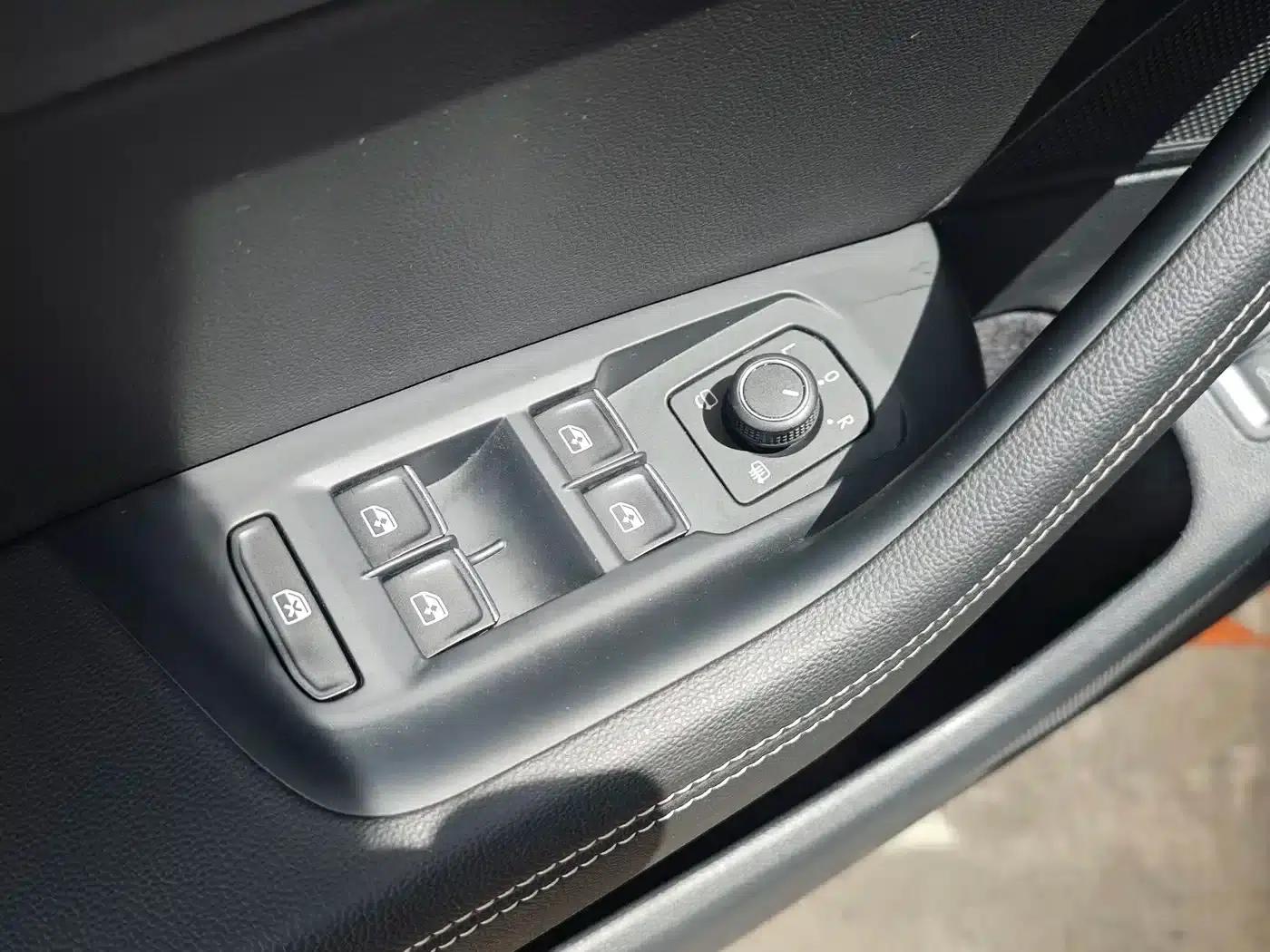 2022 Volkswagen Passat PHEV GTE Luxury Edition — миниатюра 10