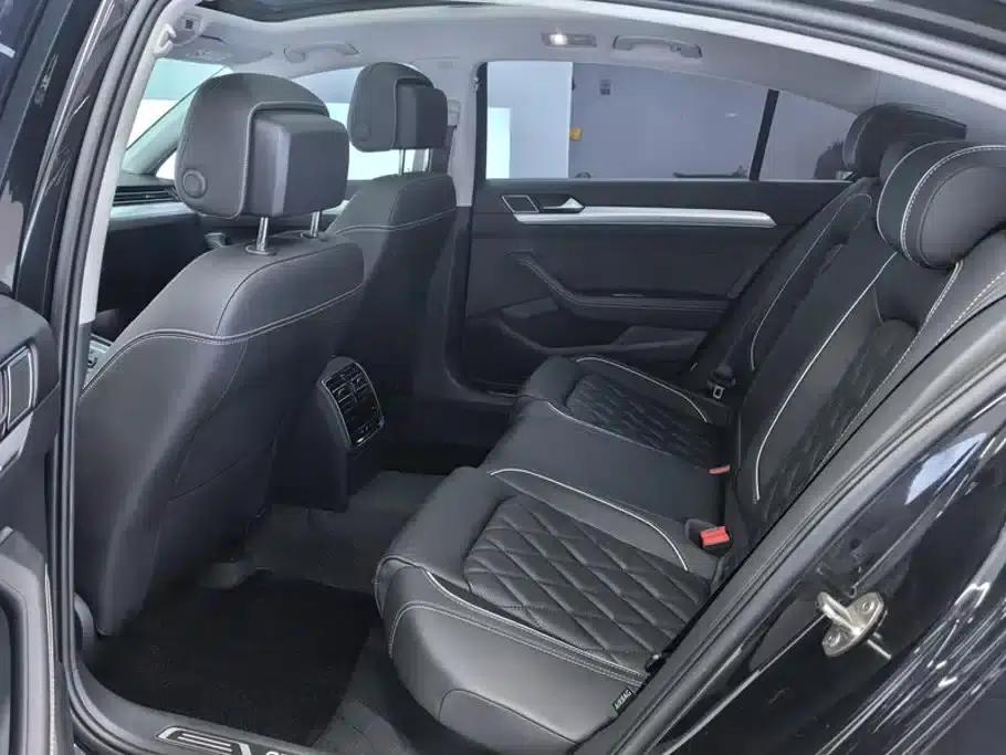 2022 Volkswagen Passat PHEV GTE Luxury Edition — миниатюра 11