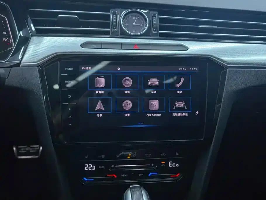 2022 Volkswagen Passat PHEV GTE Luxury Edition — миниатюра 13