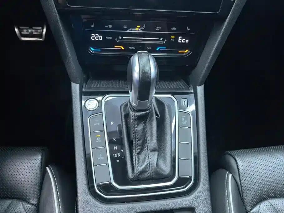 2022 Volkswagen Passat PHEV GTE Luxury Edition — миниатюра 16