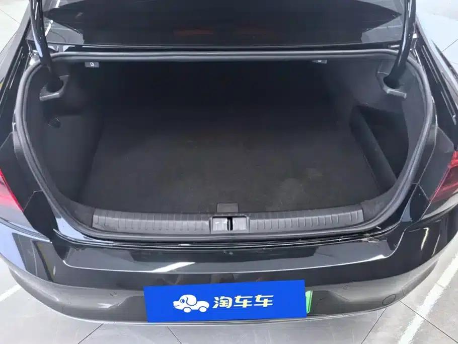 2022 Volkswagen Passat PHEV GTE Luxury Edition — миниатюра 4