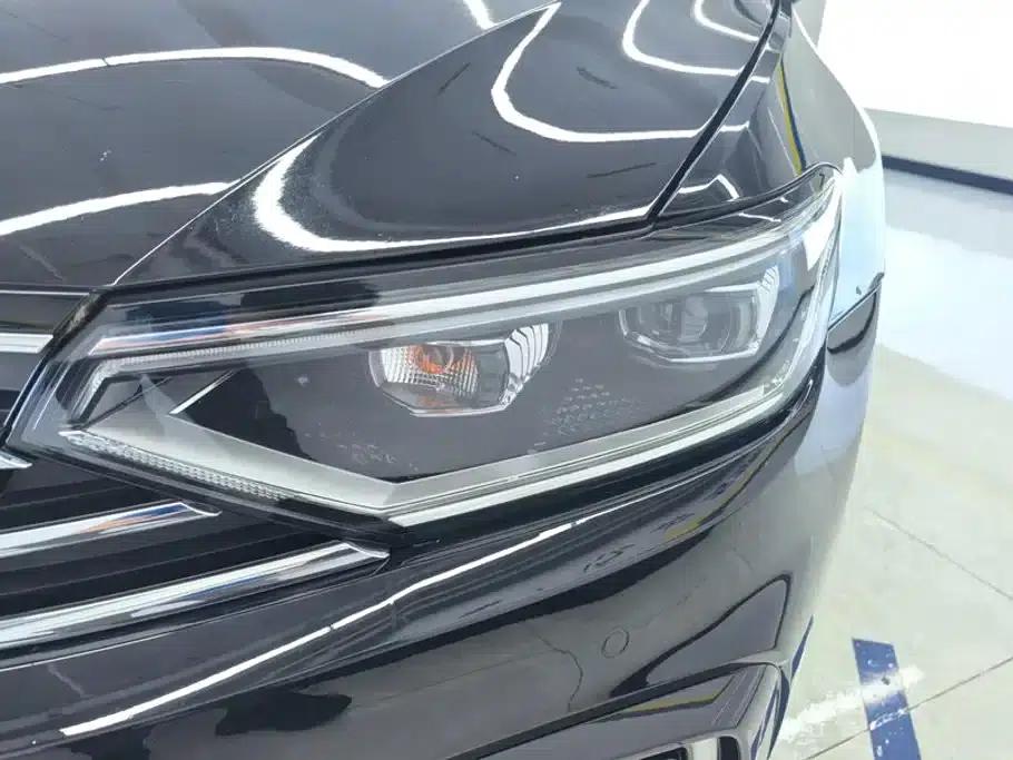 2022 Volkswagen Passat PHEV GTE Luxury Edition — миниатюра 5