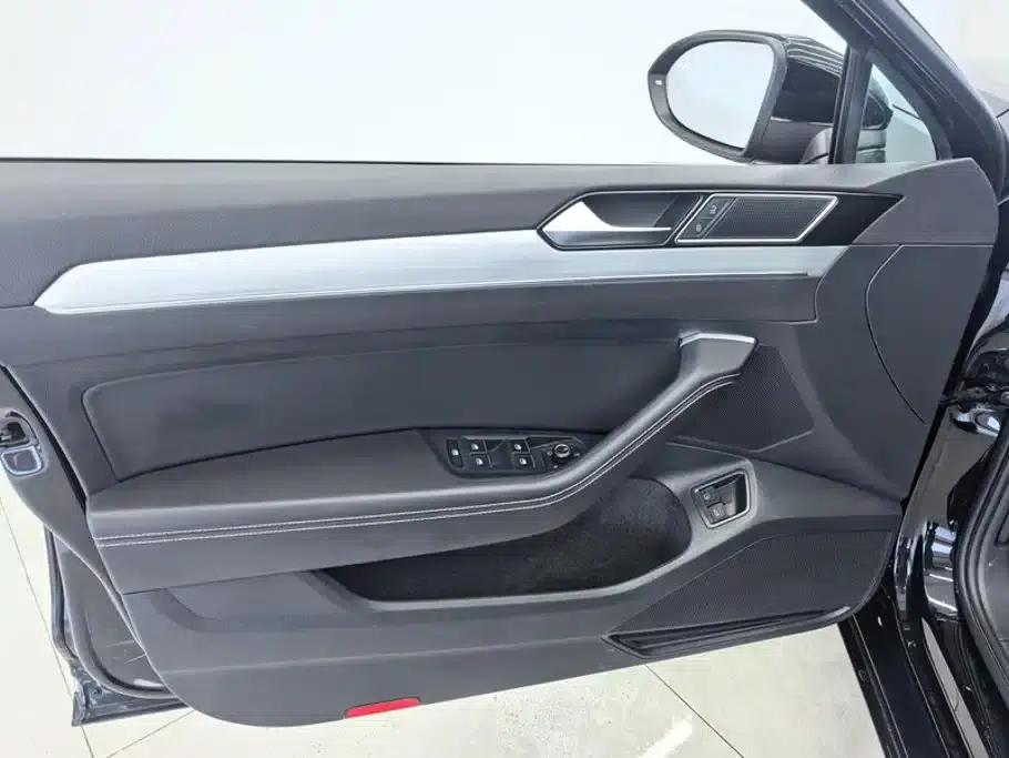 2022 Volkswagen Passat PHEV GTE Luxury Edition — миниатюра 7