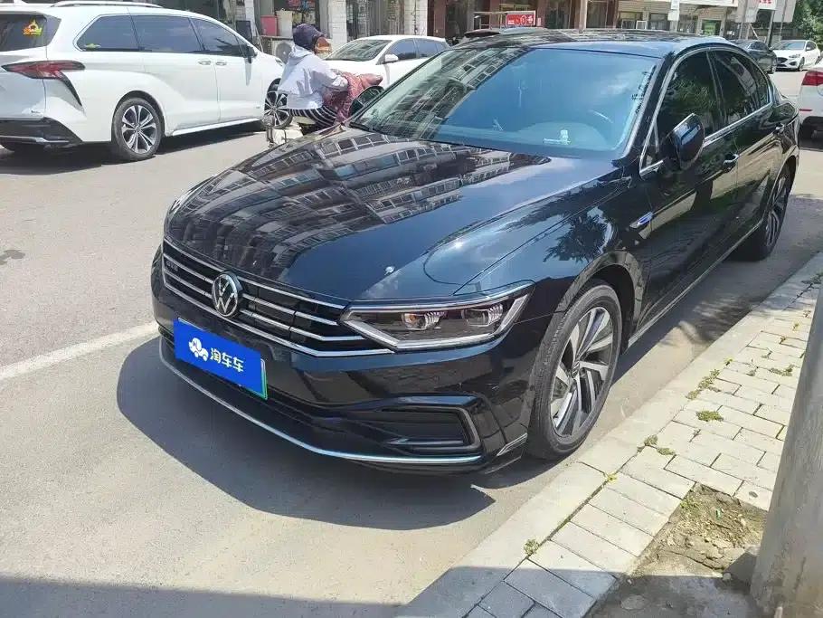 2022 Volkswagen Passat PHEV GTE Luxury Edition — миниатюра 1