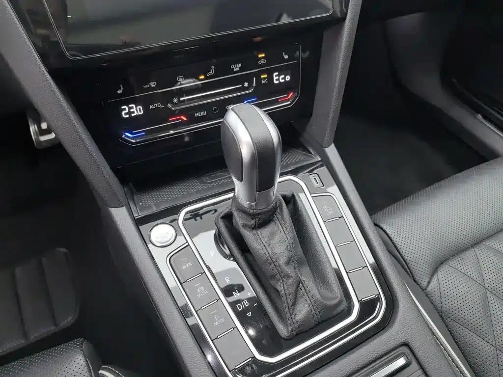 2022 Volkswagen Passat PHEV GTE Luxury Edition — миниатюра 13