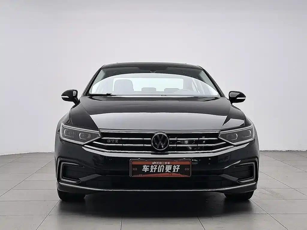 2022 Volkswagen Passat PHEV GTE Luxury Edition — миниатюра 3